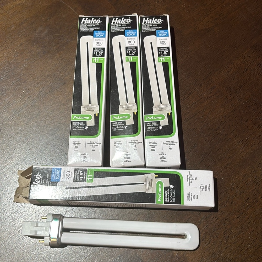 NIB 4 Halco Fluorescent Bulbs